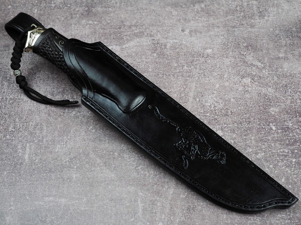 Нож Гепард, клинок из стали Bohler S390, рукоять художественное литье мельхиор, морёный граб с резьбой ручной работы, инкрустация серебром, формованные ножны-итальянская кожа растительного дубления