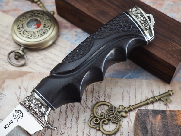 Нож Турист, клинок из стали Bohler K340, рукоять художественное литье мельхиор, морёный граб резной, под пальцы