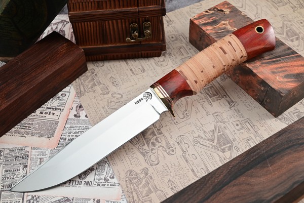 Нож Беркут, клинок из стали Bohler N690, рукоять стабилизированная карельская береза, береста