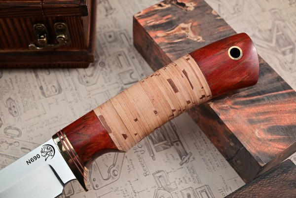 Нож Беркут, клинок из стали Bohler N690, рукоять стабилизированная карельская береза, береста